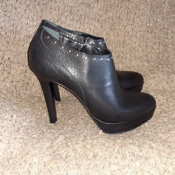 LA CANADIENNE-Black Leather w/Silver Studded Booties/Shooties-Sz 39-Near Mint - Picture 5 of 8